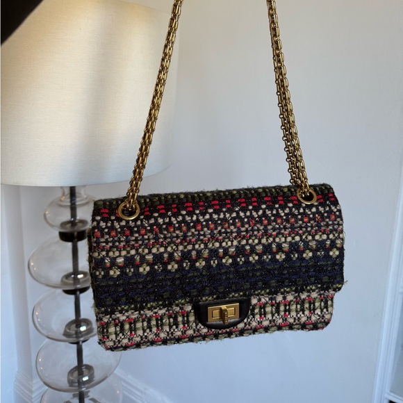 CHANEL TWEED 2.55 REISSUE  w/ BIJOUX CHAIN - Picture 12 of 16